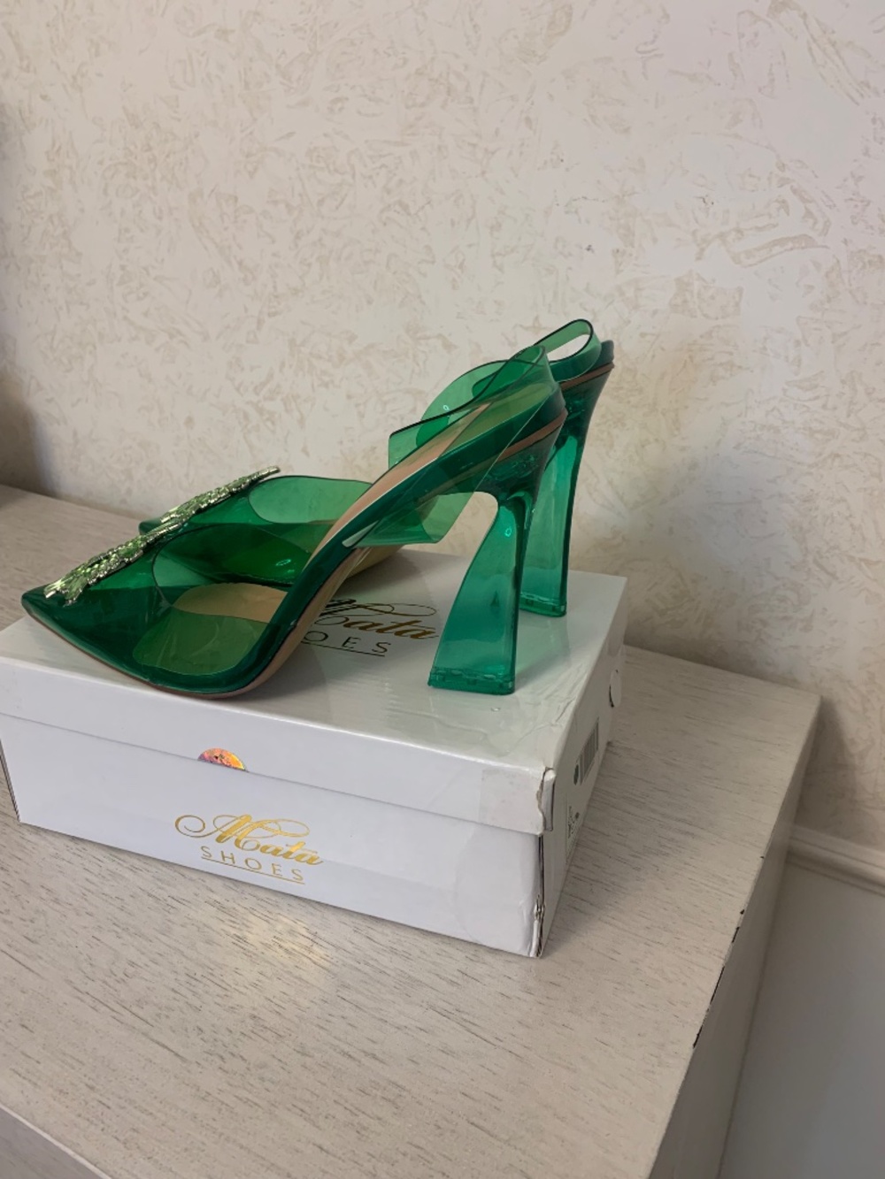 Mata green crystal embellished PVC sling back pumps, size 11 - Picture 3 of 7